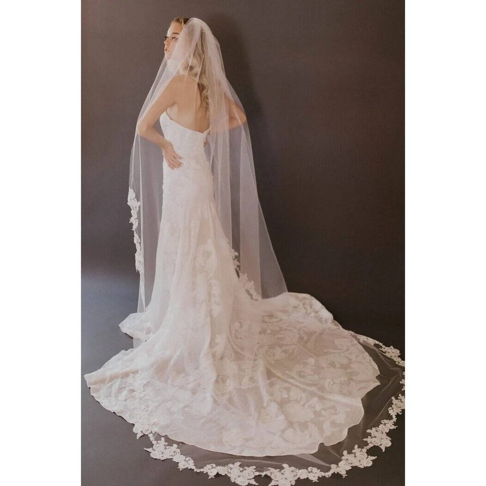 White Cathedral-Length Hair Accessory with Lace Details